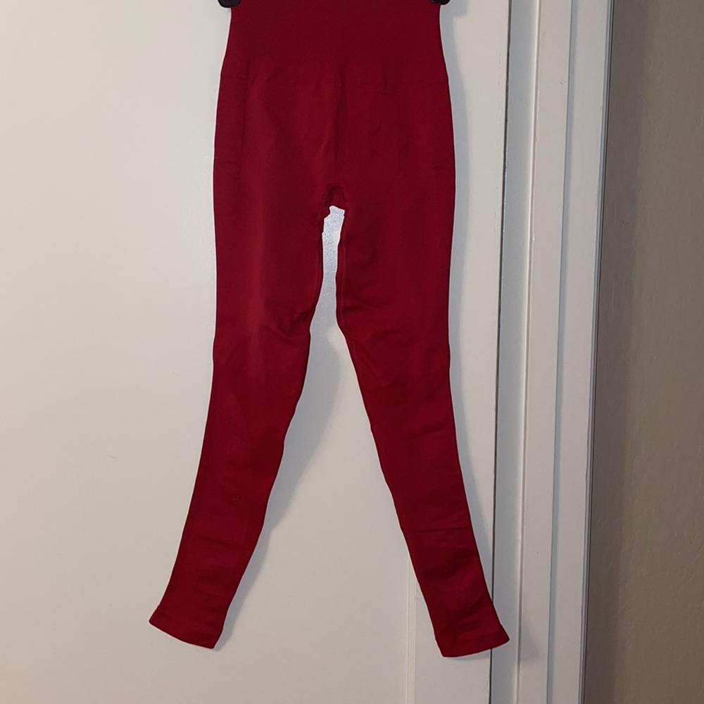 Lululemon Ebb to the street Brand NEW. (Super flattering booty cut)